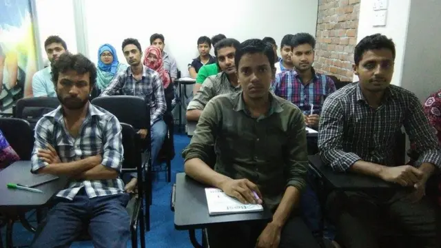 মেয়েরা সেখানে পড়ছেন এবং প্রশিক্ষণও নিচ্ছেন।