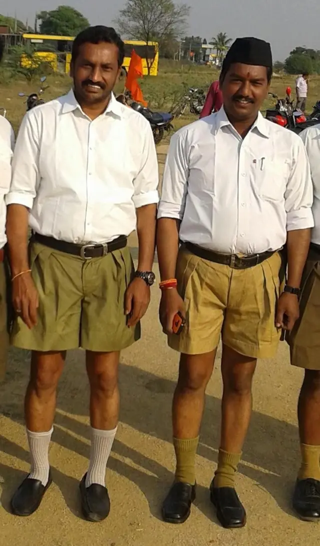 రఘునందనరావు(ఎడమ)