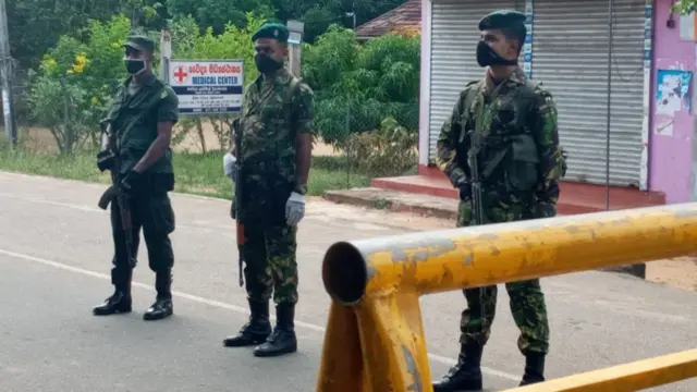 රාජාංගනයේ සංචරණය සීමා කෙරේ