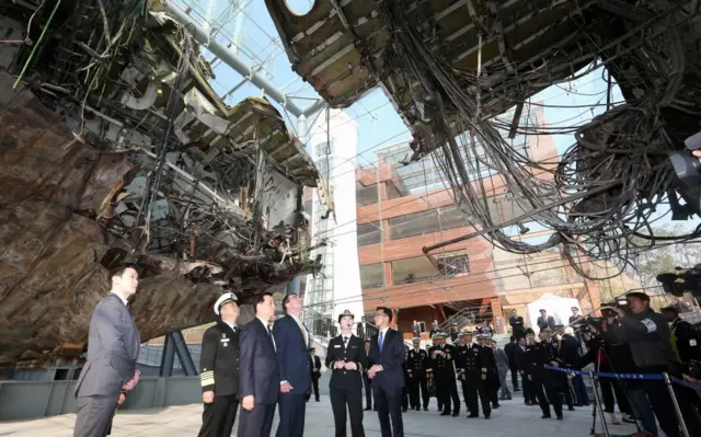 천안함 선체는 현재 2함대사령부에 전시되어 있다