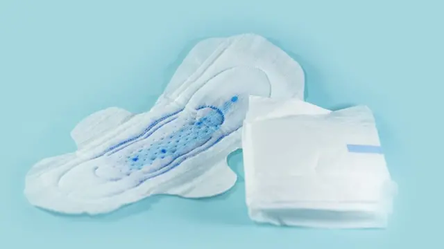 சுற்றுச்சூழலுக்கும், உடல்நலத்துக்கும் தீங்கு: சானிட்டரி நேப்கினுக்கு மாற்று என்ன?