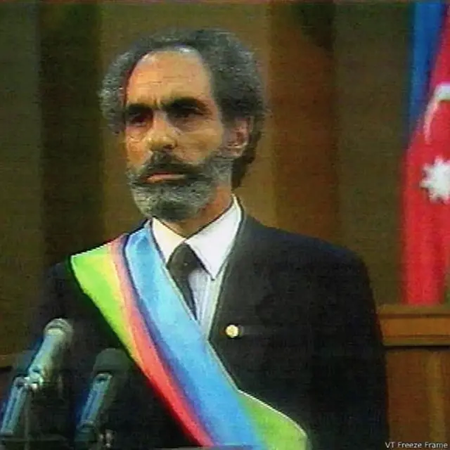 1992-ci ildə hakimiyyətə AXC hərəkatının lideri Əbülfəz Elçibəy gəlib