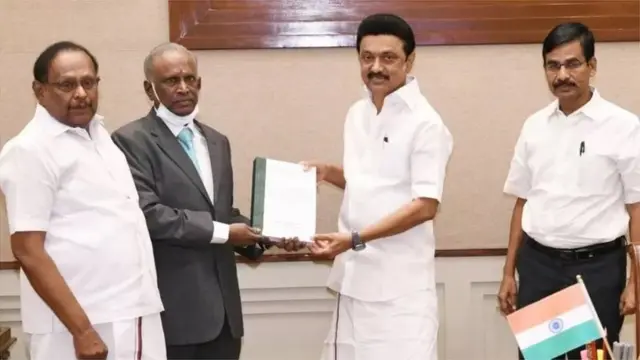 జయలలిత మరణానికి సంబంధించిన నివేదికను జస్టిస్ ఆర్ముగస్వామి ఆగస్టు నెలాఖరున ముఖ్యమంత్రికి సమర్పించారు