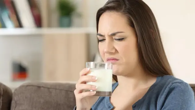 Жінка, огида, вірус