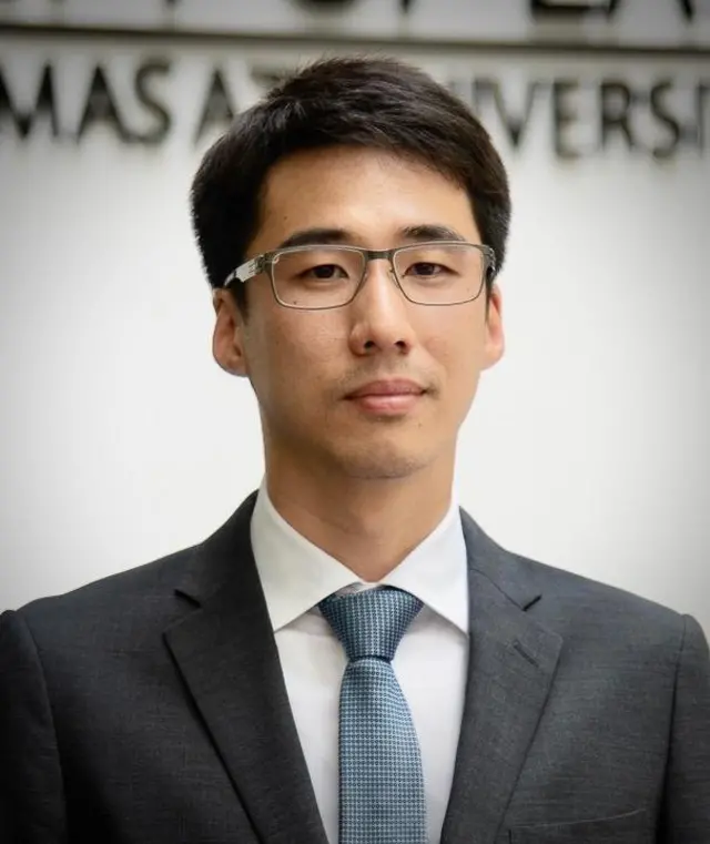 ดร.อำนาจ ตั้งคีรีพิมาน ผู้ช่วยคณบดีหลักสูตรนานาชาติ คณะนิติศาสตร์ มหาวิทยาลัยธรรมศาสตร์