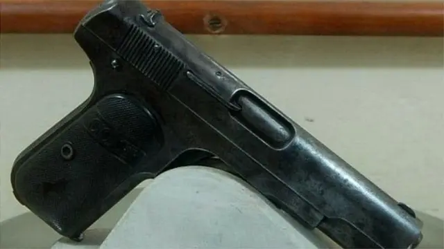 آزاد کی پستول