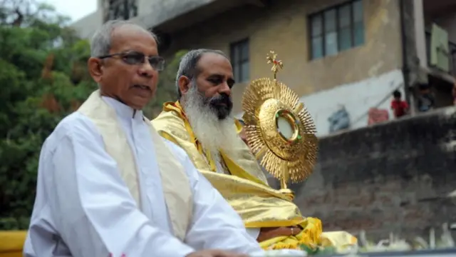 ફાધર સેડ્રિક પ્રકાશ અને આર્ચબિશપ