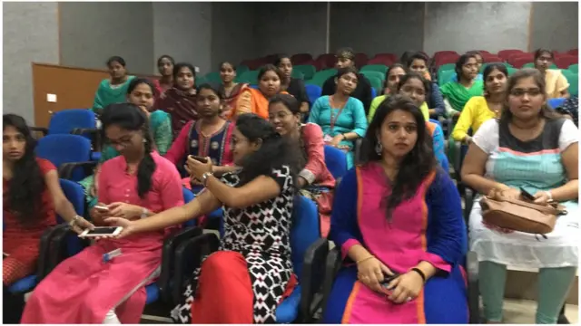 महिलाएं