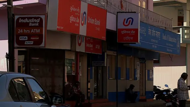 గుజరాత్‌, కోటీశ్వరుల గ్రామం