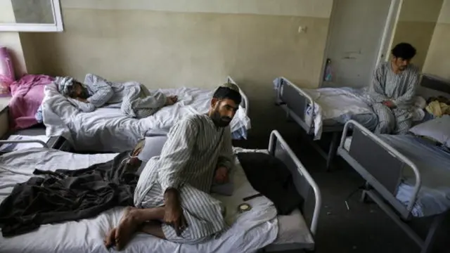 په نشه روږدي کسان یوه روغتون کې