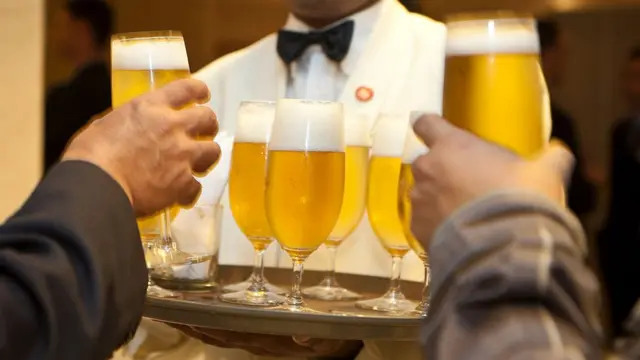 Пиво на підносі