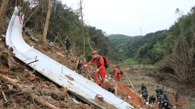 東航MU5735航班墜毀一週年：中國民航局稱仍在調查，我們目前都知道什麼？ - BBC News 中文