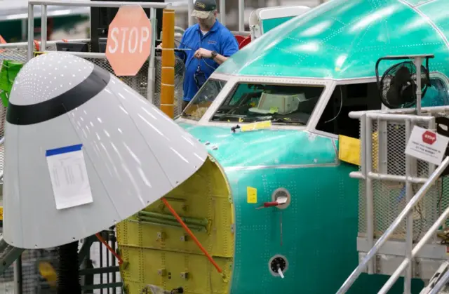 Avión en construcción.