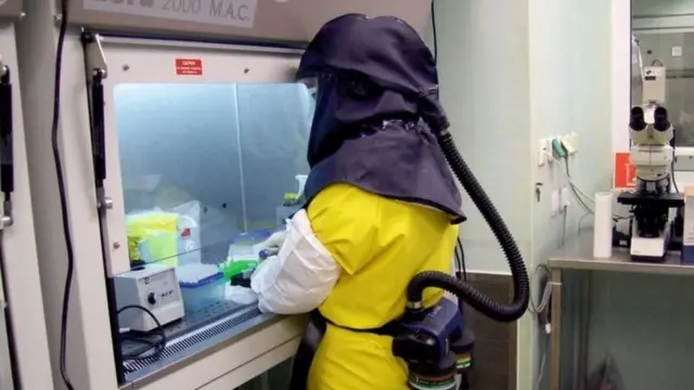 Vaayirasoonniifi baakteeriyaawwan yeroo gara garaatti laaboraatoorii keessaa miliqanii beeku