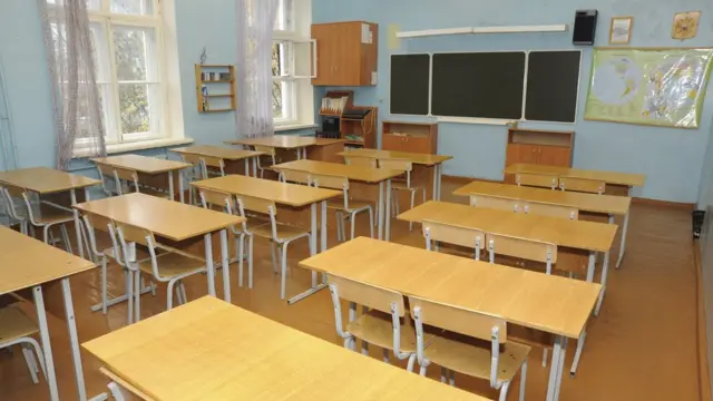 Парты в школе
