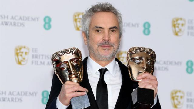 Alfonso Cuarón ganó el premio BAFTA a mejor director y mejor película por Roma.