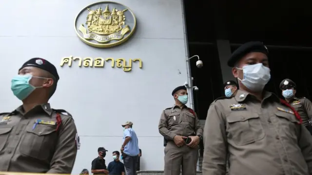 ทนายอานนท์