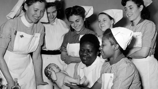 Медсестры с младенцем