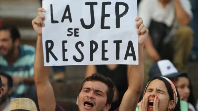 Activista con cartel