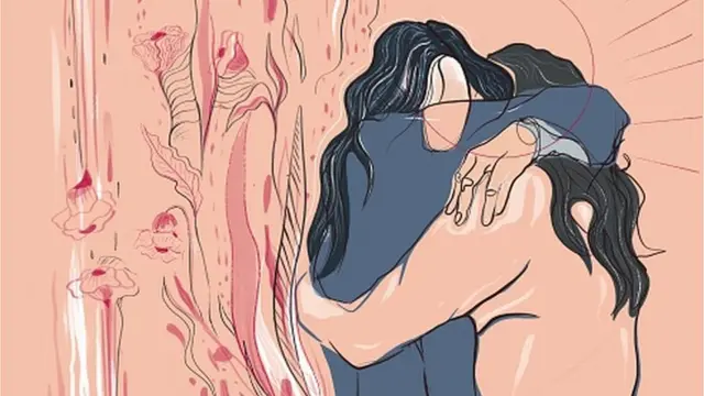 شخصان متعانقان