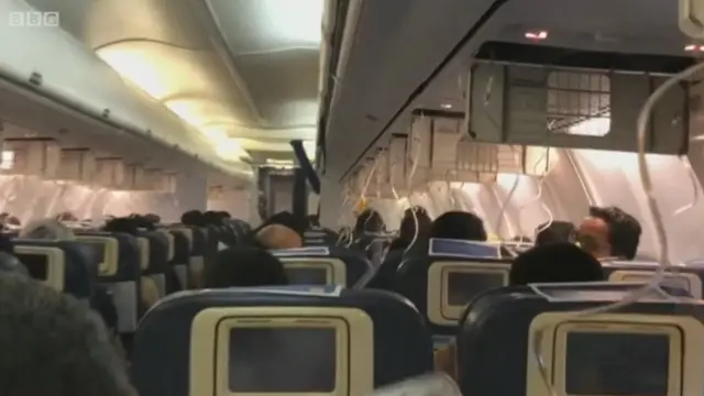 కేబిన్ లోపలి దృశ్యం