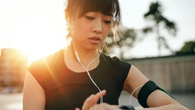 Una mujer entrenándose