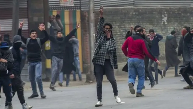 कश्मीर में प्रदर्शनकारी