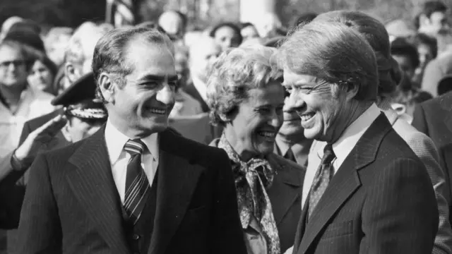 الأمريكيون أرسلوا رسائل متضاربة إلى الشاه في أيامه الأخيرة، كما تكشف الوثائق.