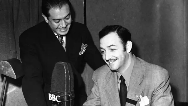 El cantante y actor mexicano Jorge Negrete en una entrevista conducida por Emilio Sylvester en 1948.