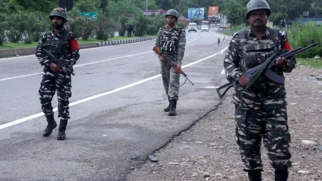কাশ্মীরে এখন মোতায়েন রয়েছে বেশ কয়েক লক্ষ ভারতীয় সেনা