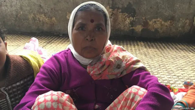 चैत्यभूमीवर आलेले आंबेडकरी अनुयायी