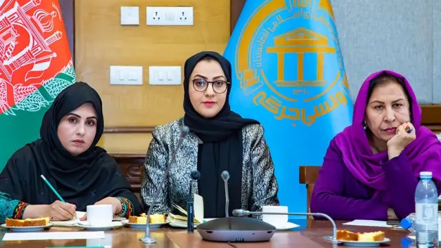 از راست: شینکی کروخیل و ناهید فرید، نمایندگان پارلمان افغانستان