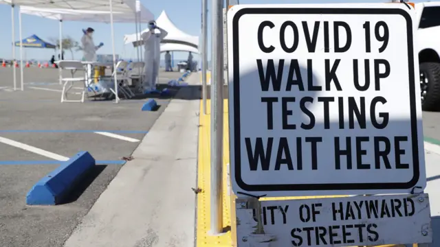 Puesto de testeo de coronavirus en California