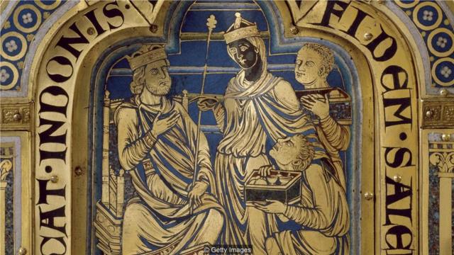 法国12世纪画家凡尔登（Nicolas de Verdun）所作的一幅祭坛画描绘了一位黑人示巴女王为所罗门王献礼的场景。
