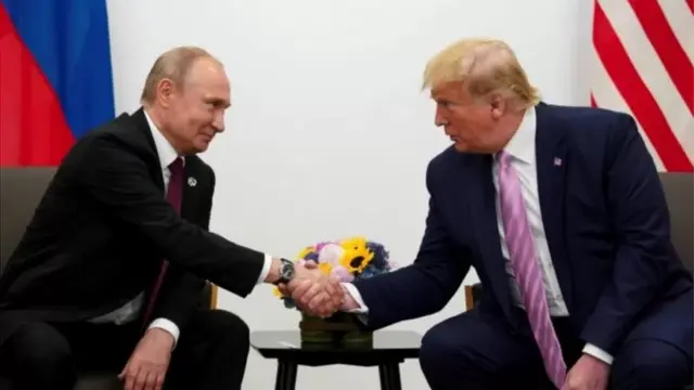 Kulingana na profesa Amy Randall, Trump aliazima kauli mbiu yake ("make America great again) kutoka kwa Putin