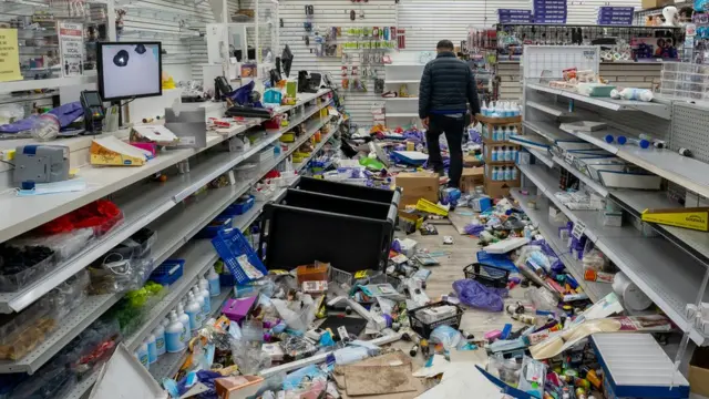 Yağmalanan bir dükkan