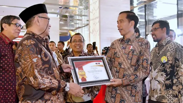 Berbagai pihak mendesak Presiden membetuk tim gabungan untuk mengungkap kasus Novel