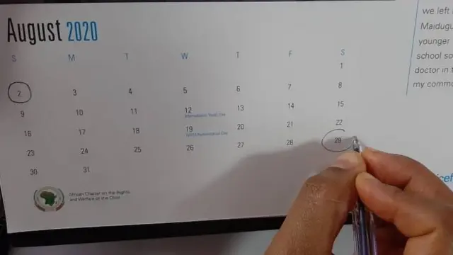 Kalenda e ji agụkọ • Oyiyi na ndapụ akwa nwaanyị