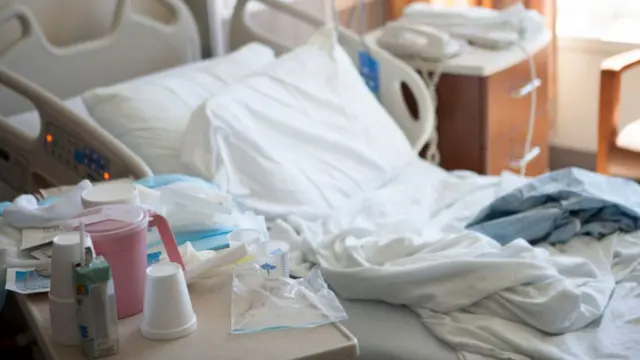 Лікарняне ліжко