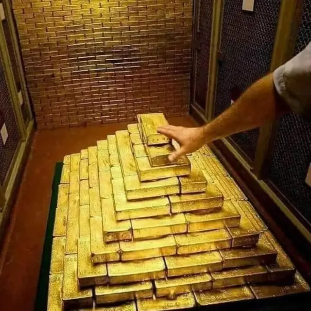 မြန်မာနိုင်ငံမှာ ရွှေကို စုတဲ့ သူတွေက အတုံးလိုက် ဝယ်ကြတာပါ။