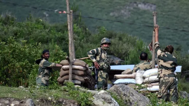 লাদাখে ভারতীয় বাহিনীর বাংকার।