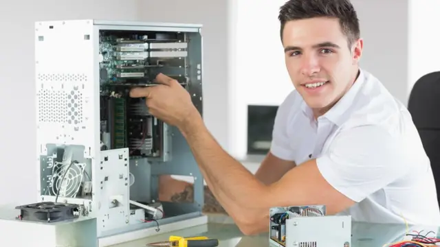 شاب يمارس عمله بهمة ونشاط