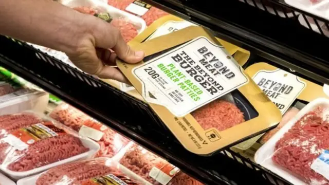 شرکت فراتر از گوشت از فروشگاه‌ها می‌خواهد محصولاتش را در کنار گوشت‌‌های دیگر بگذارند