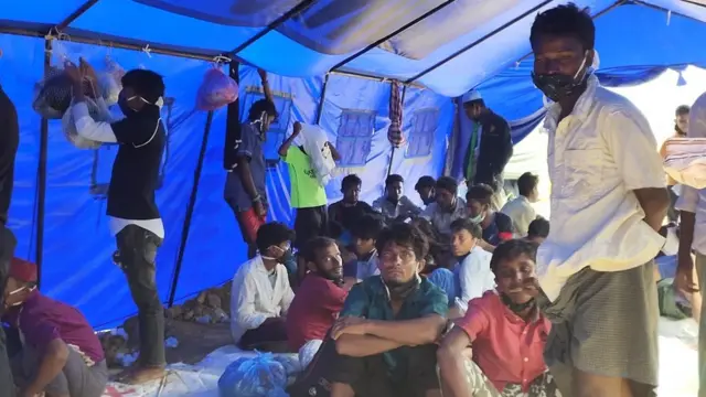 Warga Rohingya korban penyelundupan saat tiba di Aceh Juni lalu.