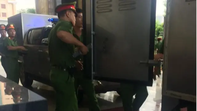 Việt Nam, activist