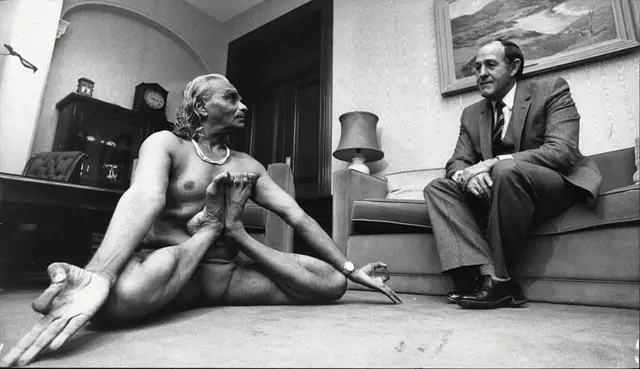 Iyengar con el presidente de la Cámara de los Comunes de Reino Unido