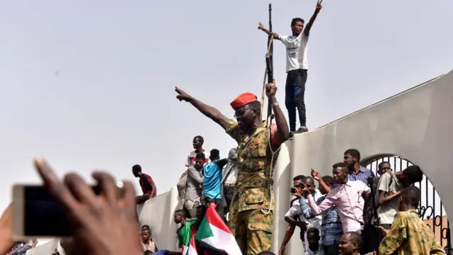 Members of the Sudanese military gather in a street in central Khartoum on April 11, 2019, after one of Africa's longest-serving presidents was toppled by the army.