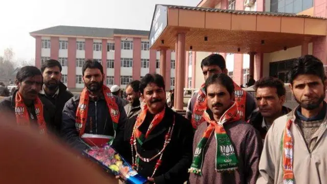 चुनाव प्रचार के दौरान मुश्ताक नूराबादी