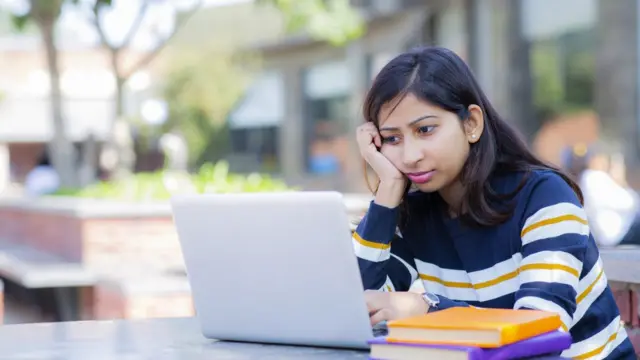 विद्यार्थिनी