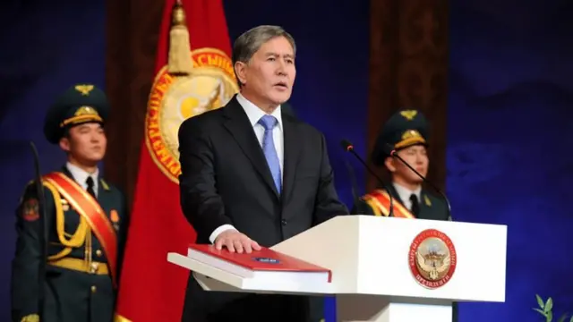 Атамбаев эгемен Кыргызстандын төртүнчү президенти